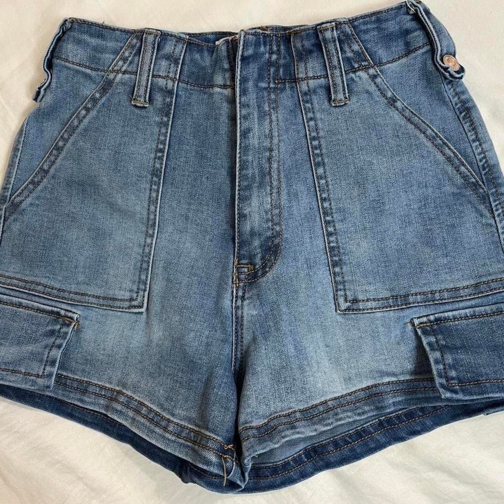 Y2K‎ Forever 21 Denim Cargo Shorts Low Rise Light Wash Utility Pockets Size 24